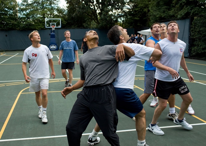 Tổng thống Obama là người yêu thể thao, đặc biệt là bóng rổ và bóng đá. (Ảnh: Pete Souza)
