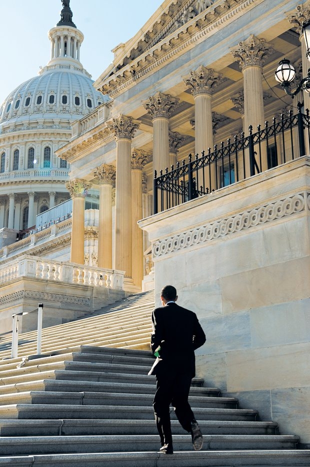 Tổng thống chạy tới tòa nhà Quốc hội. (Ảnh: Pete Souza)